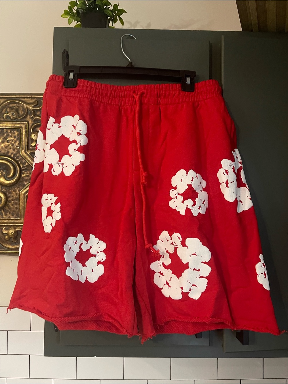 Mens Graphic Design Shorts Size XL.